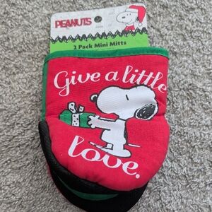 Peanuts Snoopy 'Give a Little Love' Mini Mitts - Red, Green & Black